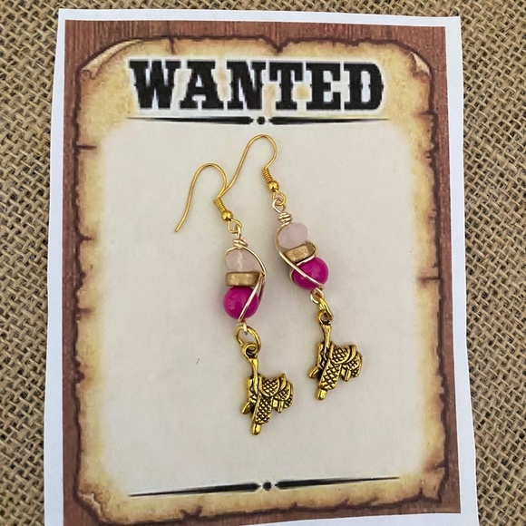 Western themed wire wrapped beaded earrings with charm - Picture 3 of 3